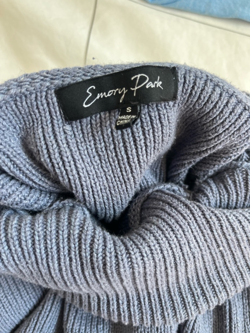 Oversized blue turtleneck sweater - Picture 2 of 3